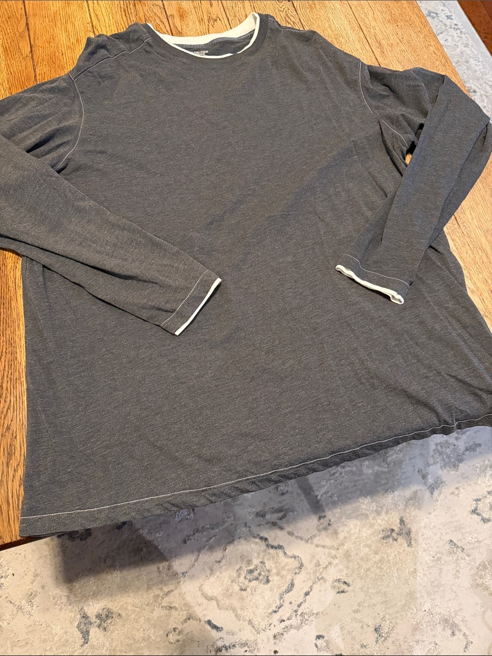 Roundtree & Yorke Tall Top